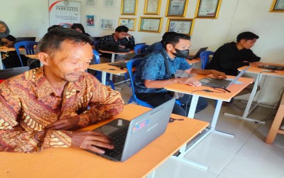 MBAH MESIRAN MENGIKUTI UJI KESETARAAN